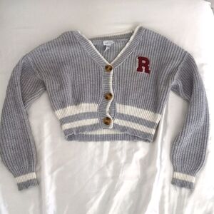 Gray striped sweater with the letter R